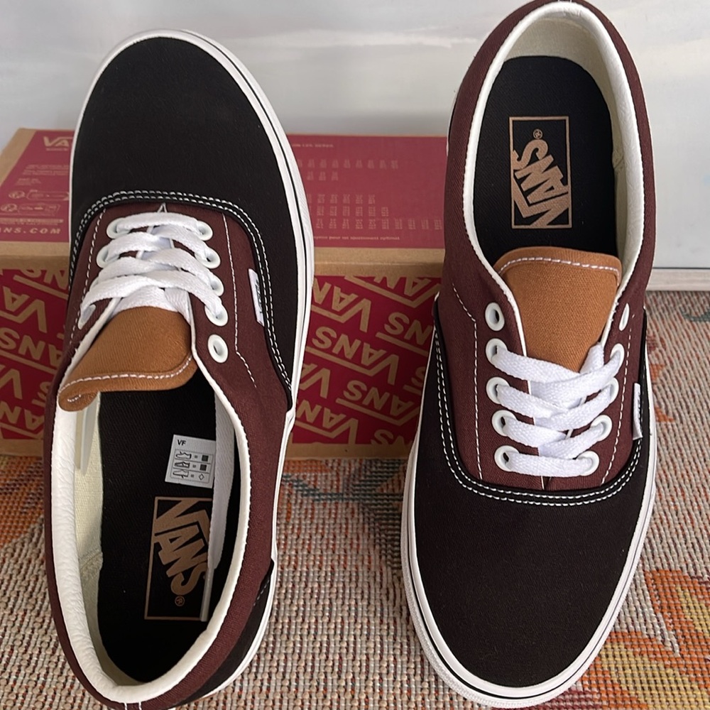 Vans Men’s Era Color Block Black/Brown
VN0005UEYS8
Sneakers - Picture 13 of 16